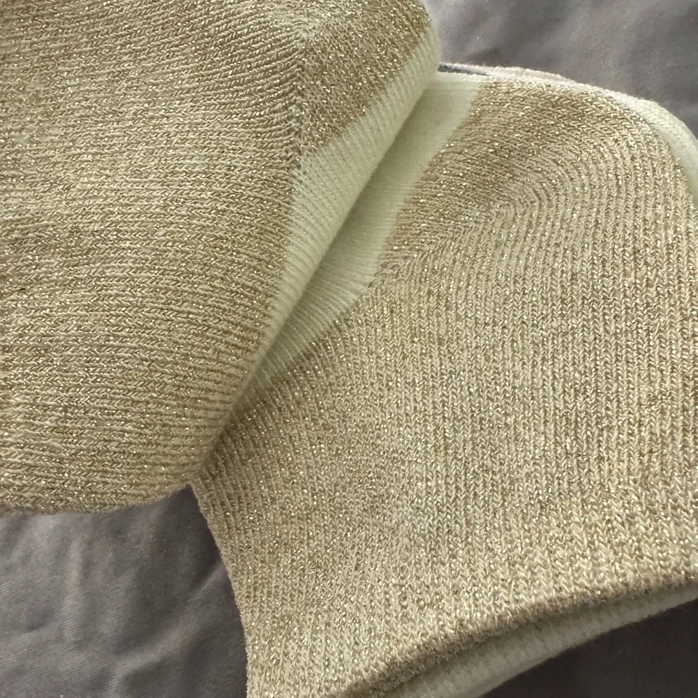 Juicy Couture 5 pair Women's Gray and Cream Ankle Socks